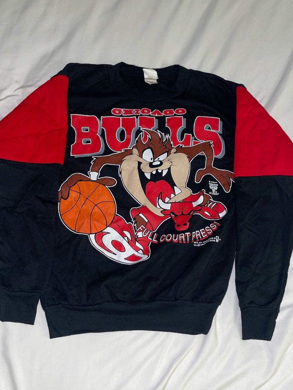 Vintage NBA Chicago Bulls Taz Crewneck Sweatshirt - Black & Red